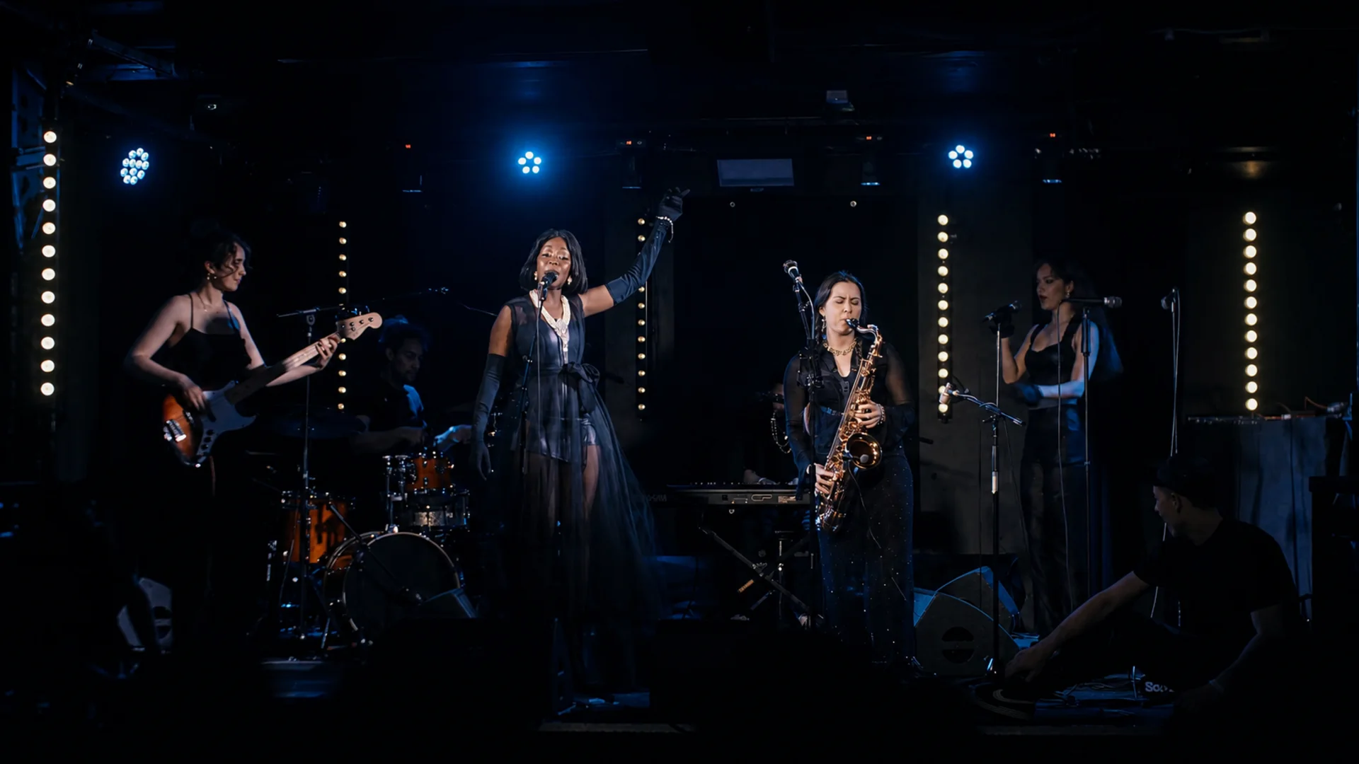 Linda-Ray and Friends full ensemble on stage 07