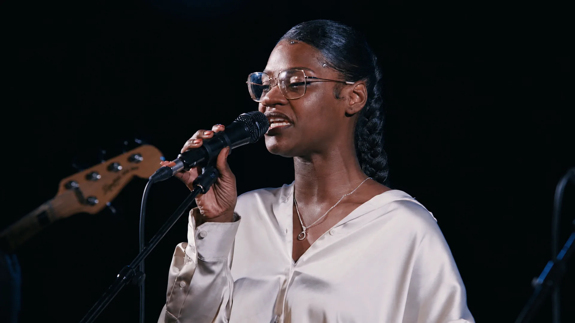 Vocalist performing during Linda-Ray and Friends 08