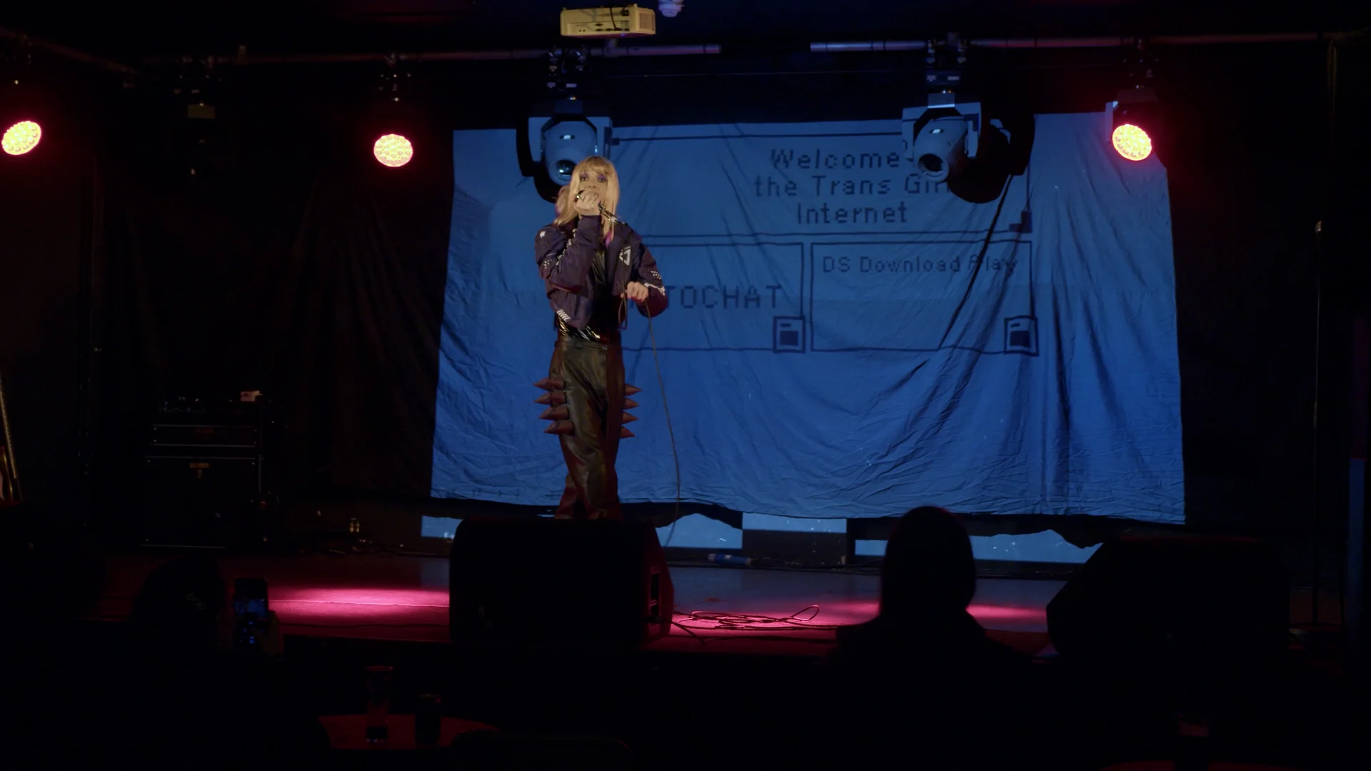 Monarkki stage performance