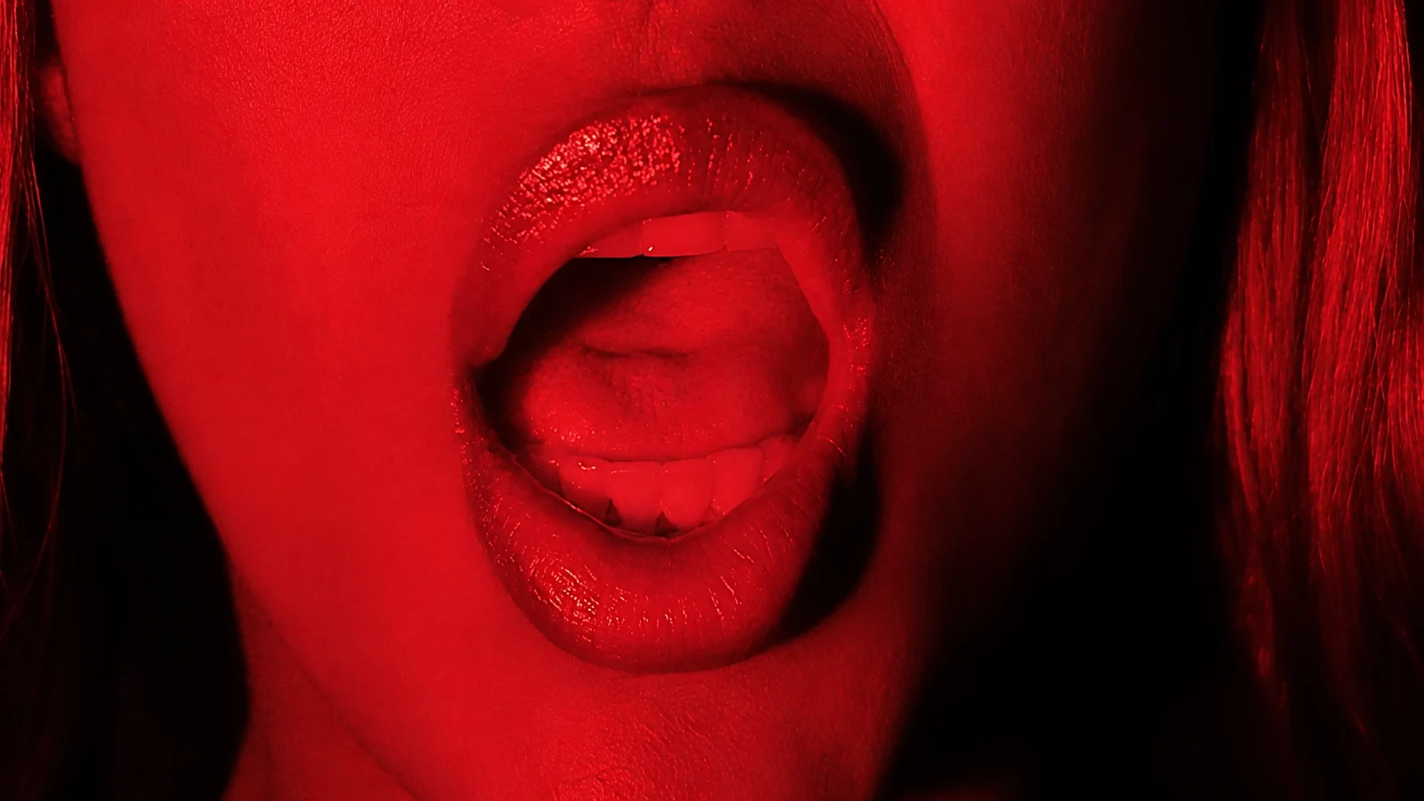 Close-up from Linda-Ray’s Mama music video