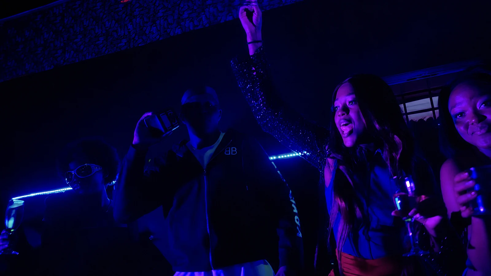 Crowd scene in Linda-Ray’s Mama music video