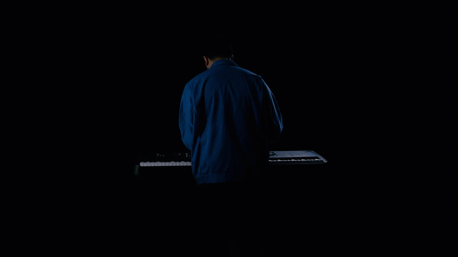 Keyboard player in the Safe In Your Arms music video